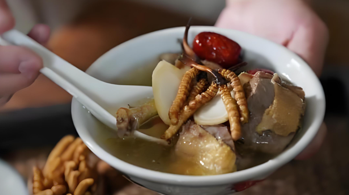 冬蟲(chóng)夏草搭配有道，滋養(yǎng)肺部效果妙