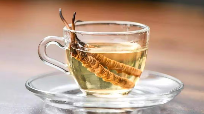 一斤白酒泡多少冬蟲(chóng)夏草合適？科學(xué)配比與泡制指南