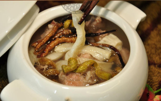 煮雞湯能放冬蟲(chóng)夏草嗎？解鎖滋補(bǔ)湯品的正確打開(kāi)方式